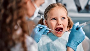 ¿Cada cuánto debemos de llevar a los niños al dentista?