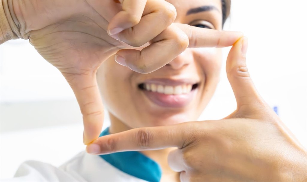3 motivos por los que realizarse el blanqueamiento dental en una clínica profesional