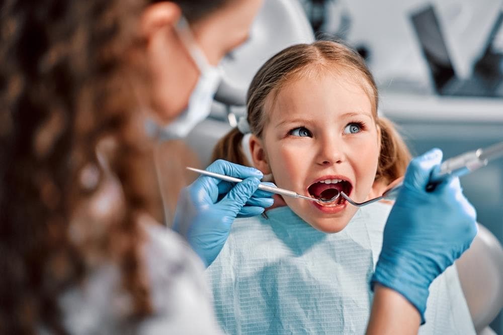 ¿Cada cuánto debemos de llevar a los niños al dentista?