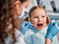 ¿Cada cuánto debemos de llevar a los niños al dentista?