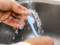 Cómo elegir el tipo de cepillo de dientes adecuado según tu salud dental