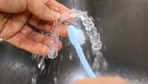 Cómo elegir el tipo de cepillo de dientes adecuado según tu salud dental