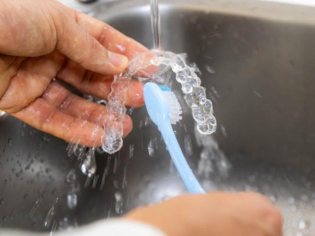 Cómo elegir el tipo de cepillo de dientes adecuado según tu salud dental