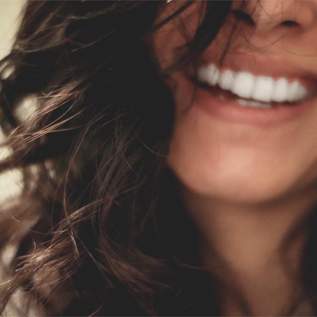 Luce una sonrisa perfecta con las carillas dentales