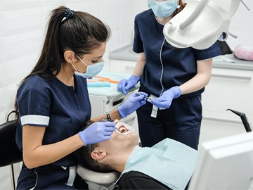 ¿Qué son los implantes dentales de carga inmediata? Conozca sus ventajas