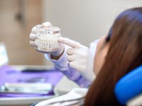 ¿Qué ventajas presentan los implantes dentales?