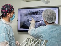 ¿Se pueden poner implantes si tengo periodontitis?
