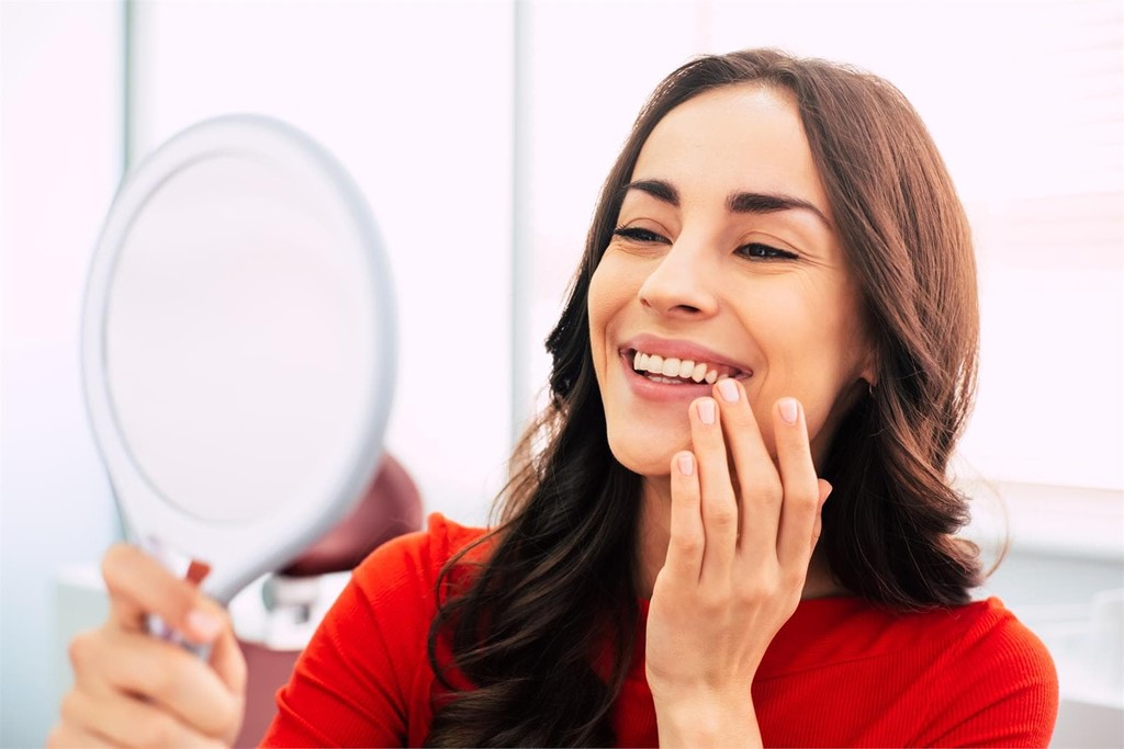 Van a ponerme un implante dental: ¿puedo hacer vida normal después de la cirugía?